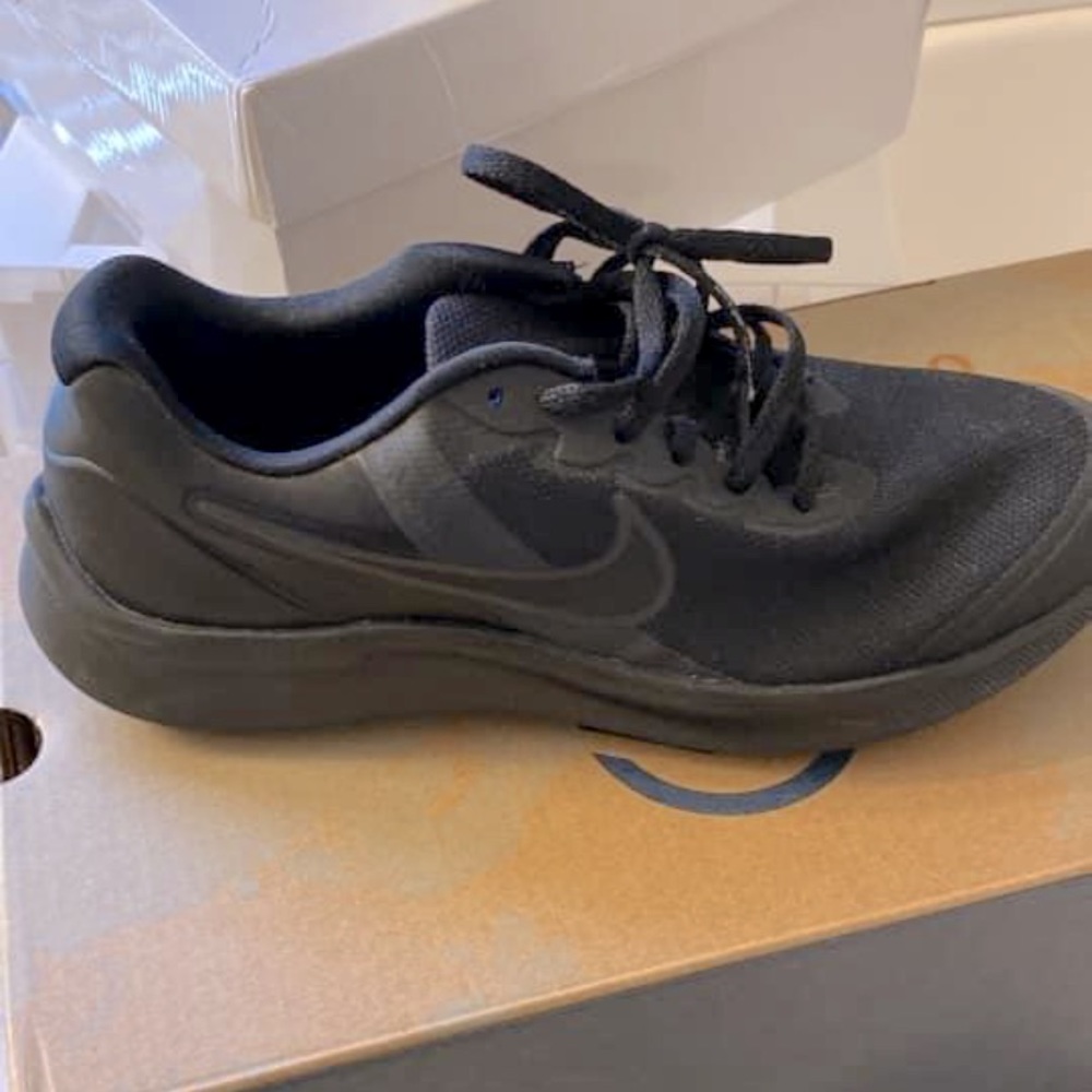 Nike Tennis Shoes